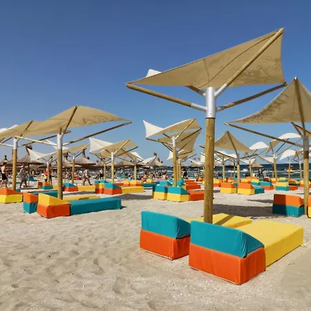 Eka - Pool & Lägenhet