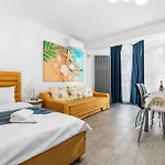 Eka - Pool & Apartment