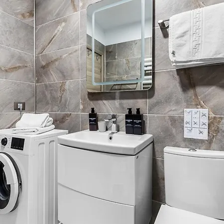 Eka - Pool & Lejlighed *