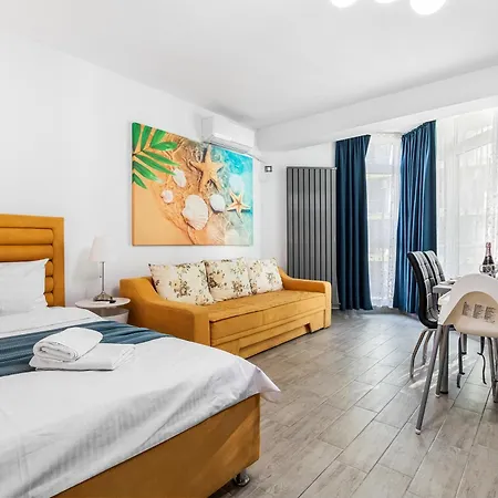 Eka - Pool & Lejlighed