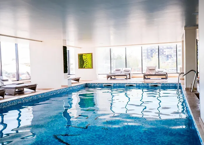 Eka - Pool & Appartement Năvodari