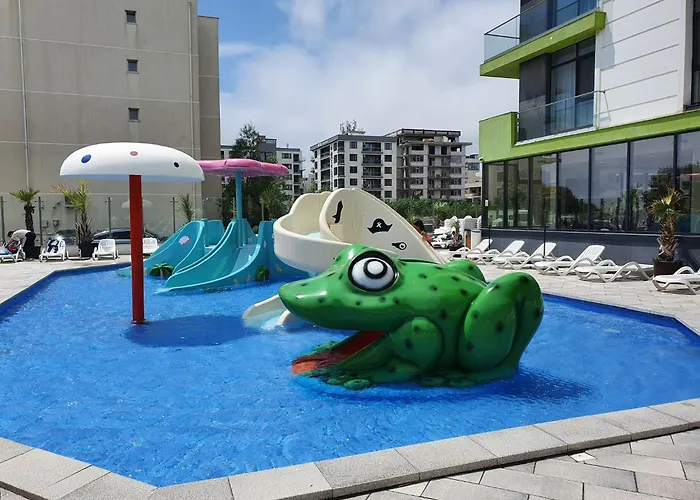 Eka - Pool & Appartement Năvodari