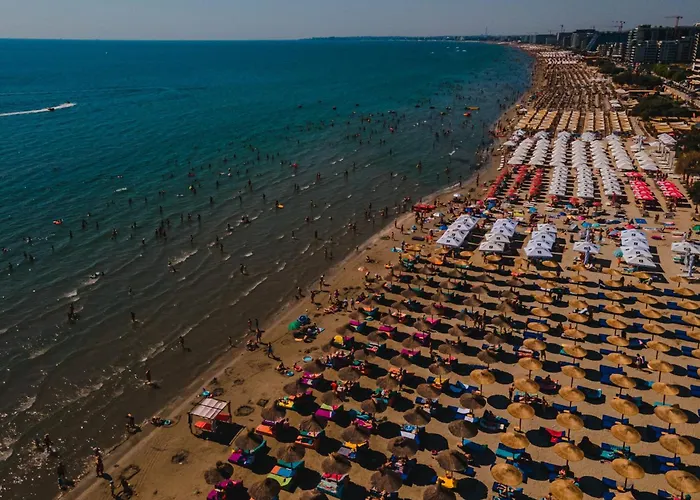 Eka - Pool & Apartmán Năvodari